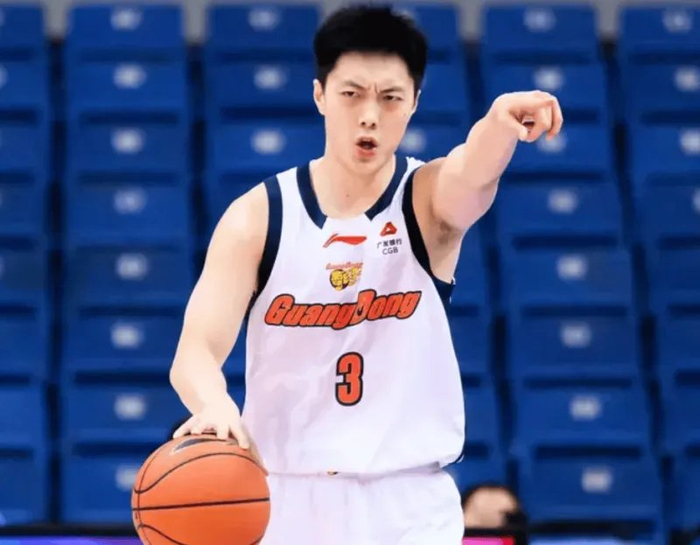 乐鱼官方网站-杜锋多给胡明轩一些尊重吧！末节开始搏命主导攻守，他的能力不差|广东|篮板|比赛|平拖|青岛_新浪体育_新浪新闻