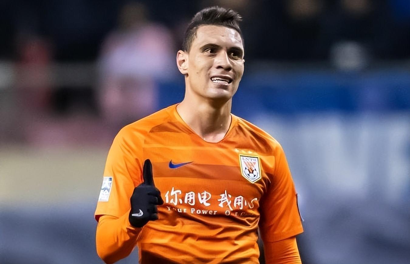 意外！张修维是从成都足坛走出来的球星，为何从来没想过回蓉城