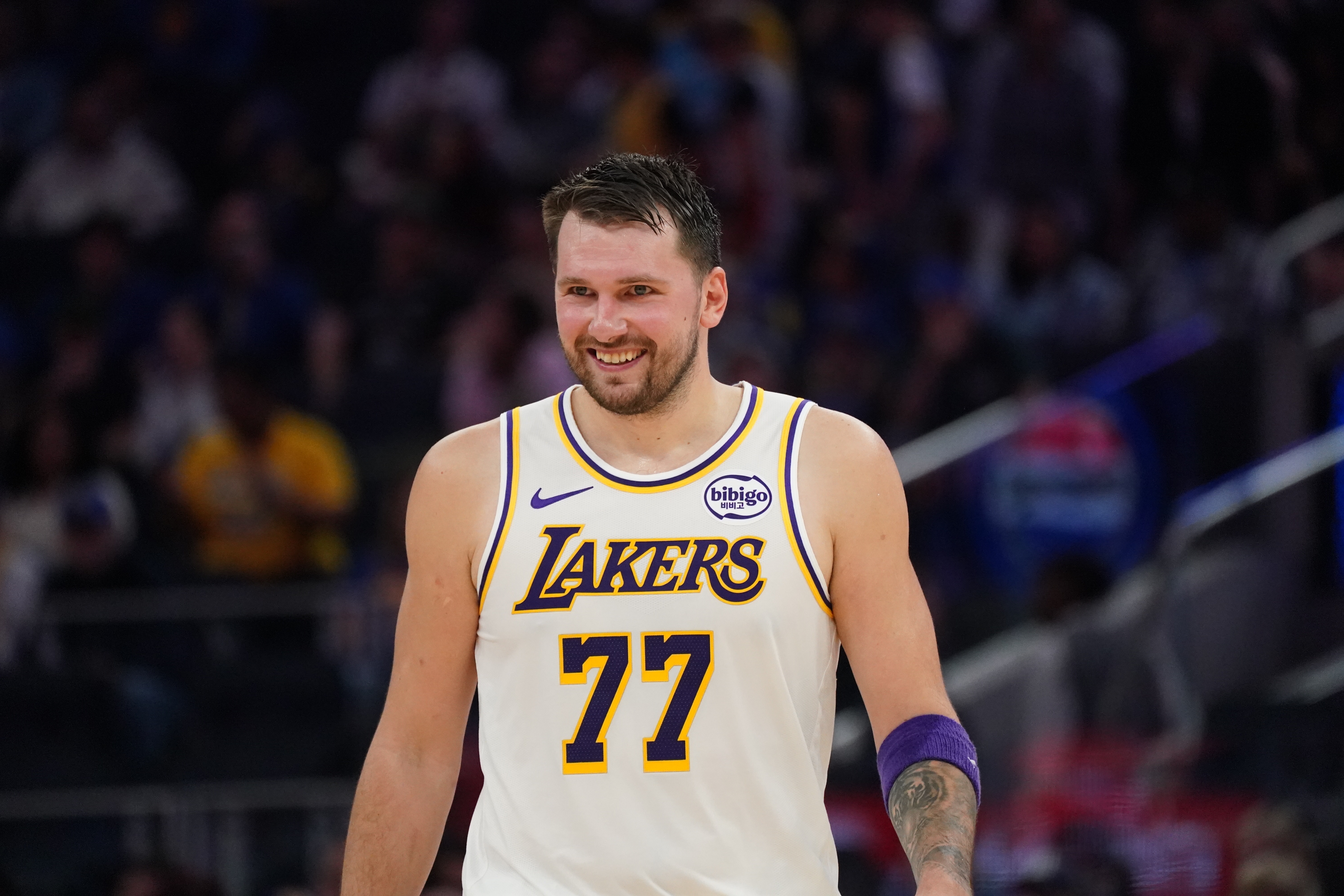 乐鱼官方网站-东契奇已为湖人出战77场常规赛 49胜28负 场均30.8分7.8板8.2助