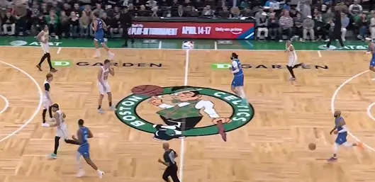 汤杰溜底线空切上篮命中，凯尔特人三节94-81领先魔术